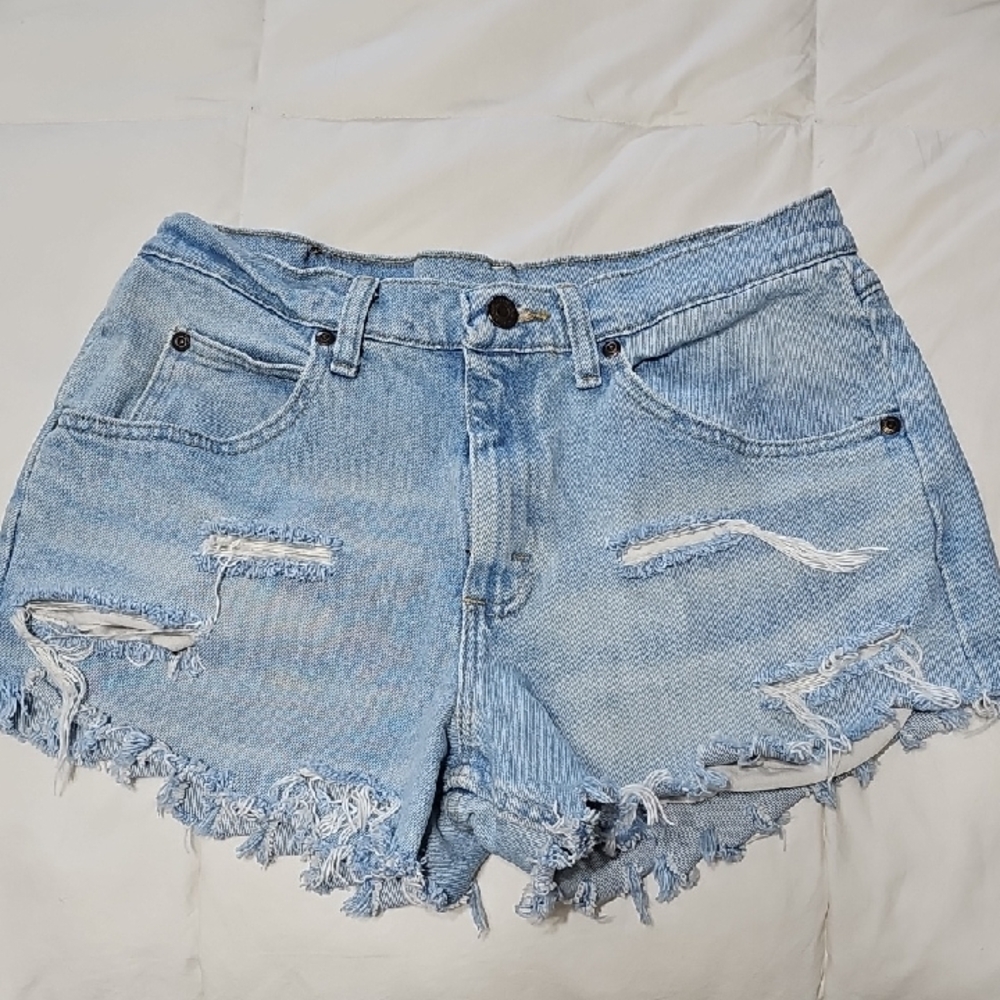 Womens Sz 29 WRANGLER cut Off Shorts. Super Duper Cute And Distressed